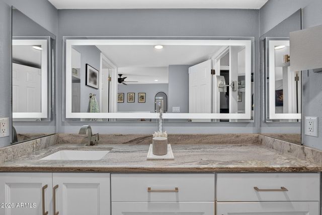 15 E ANGELA Drive, Phoenix, AZ 85022