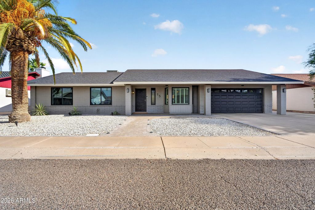 15 E ANGELA Drive, Phoenix, AZ 85022