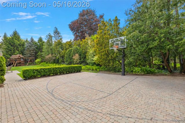 1269 Willow Lane, Birmingham, MI 48009
