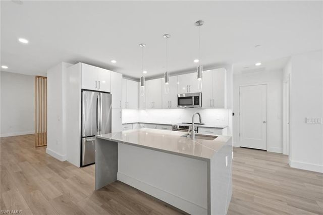 1950 Mayfair ST PH11, Naples, FL 34104
