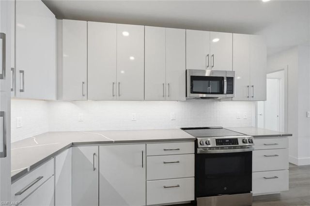 1950 Mayfair ST PH11, Naples, FL 34104