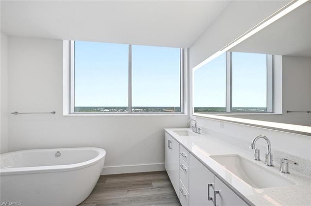 1950 Mayfair ST PH11, Naples, FL 34104