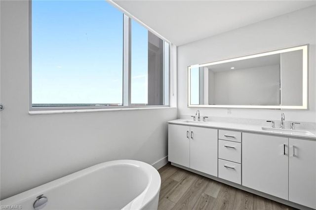 1950 Mayfair ST PH11, Naples, FL 34104