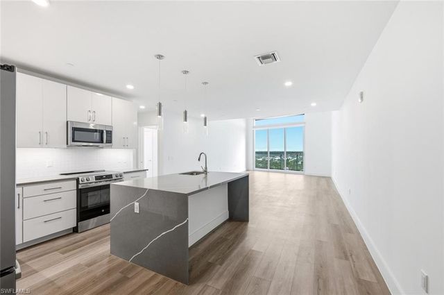 1950 Mayfair ST PH11, Naples, FL 34104