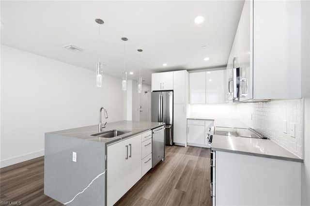 1950 Mayfair ST PH11, Naples, FL 34104