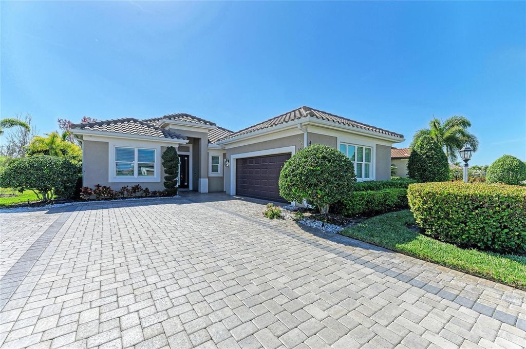 Image 1 of property listing at 4826 TOBERMORY WAY, Bradenton, FL 34211