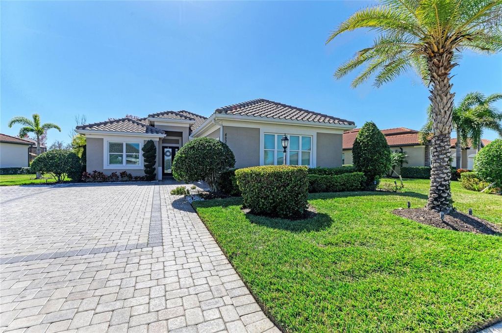 Image 2 of property listing at 4826 TOBERMORY WAY, Bradenton, FL 34211