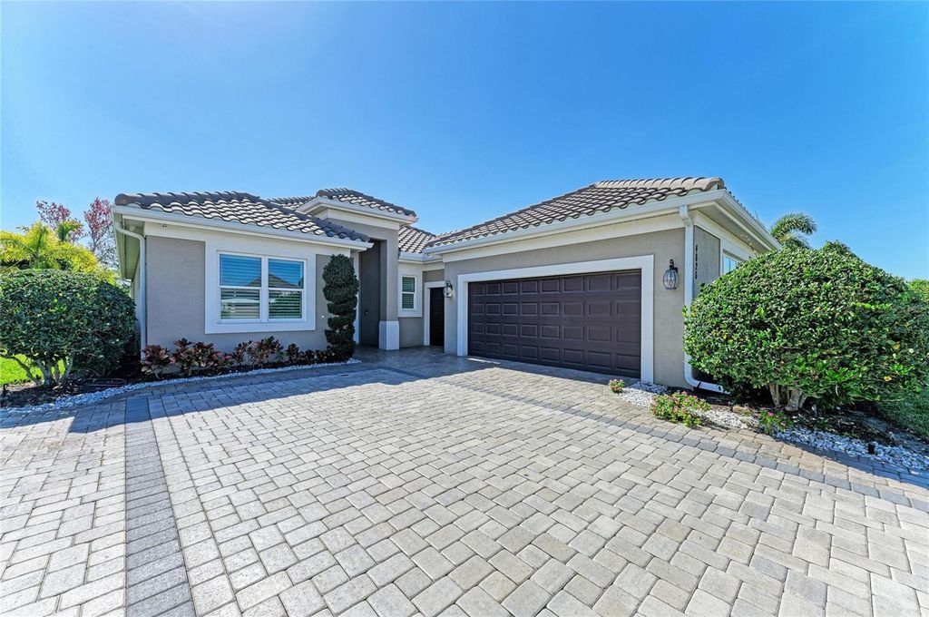 Image 4 of property listing at 4826 TOBERMORY WAY, Bradenton, FL 34211