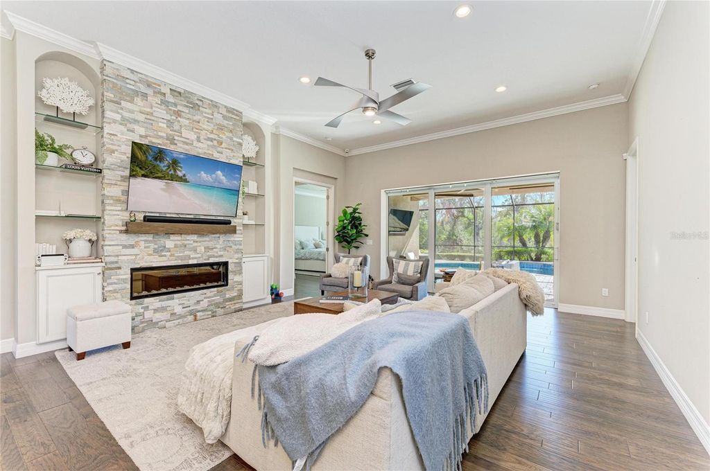 Image 9 of property listing at 4826 TOBERMORY WAY, Bradenton, FL 34211