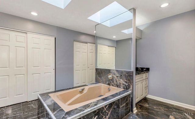 4 Old Duxbury Court, Fairfield, OH 45014