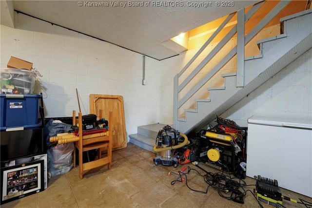 1052 Meadowview Lane, St Albans, WV 25177