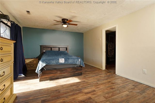 1052 Meadowview Lane, St Albans, WV 25177