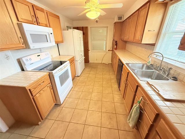829 Dwillard Drive, Kalamazoo, MI 49048