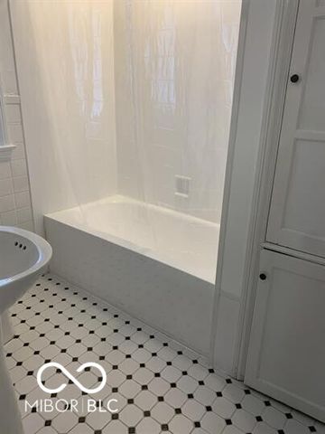 6401 Central Avenue, Indianapolis, IN 46220