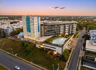 800 Embassy DR 204, Austin, TX 78702