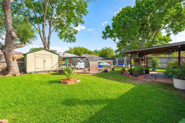 2907 Marlin Court, League City, TX 77573