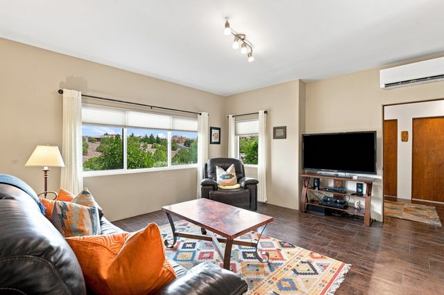 6 Camino del Centro, Santa Fe, NM 87507