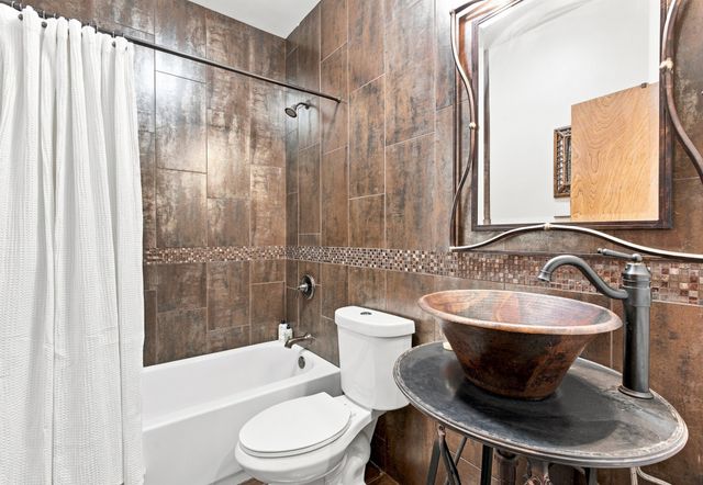 6 Camino del Centro, Santa Fe, NM 87507