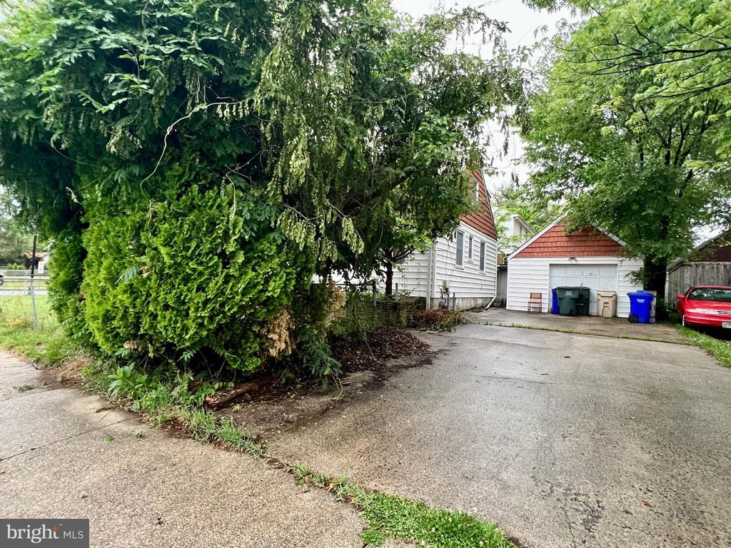 Image 5 of property listing at 9700 52ND AVE, College Park, MD 20740