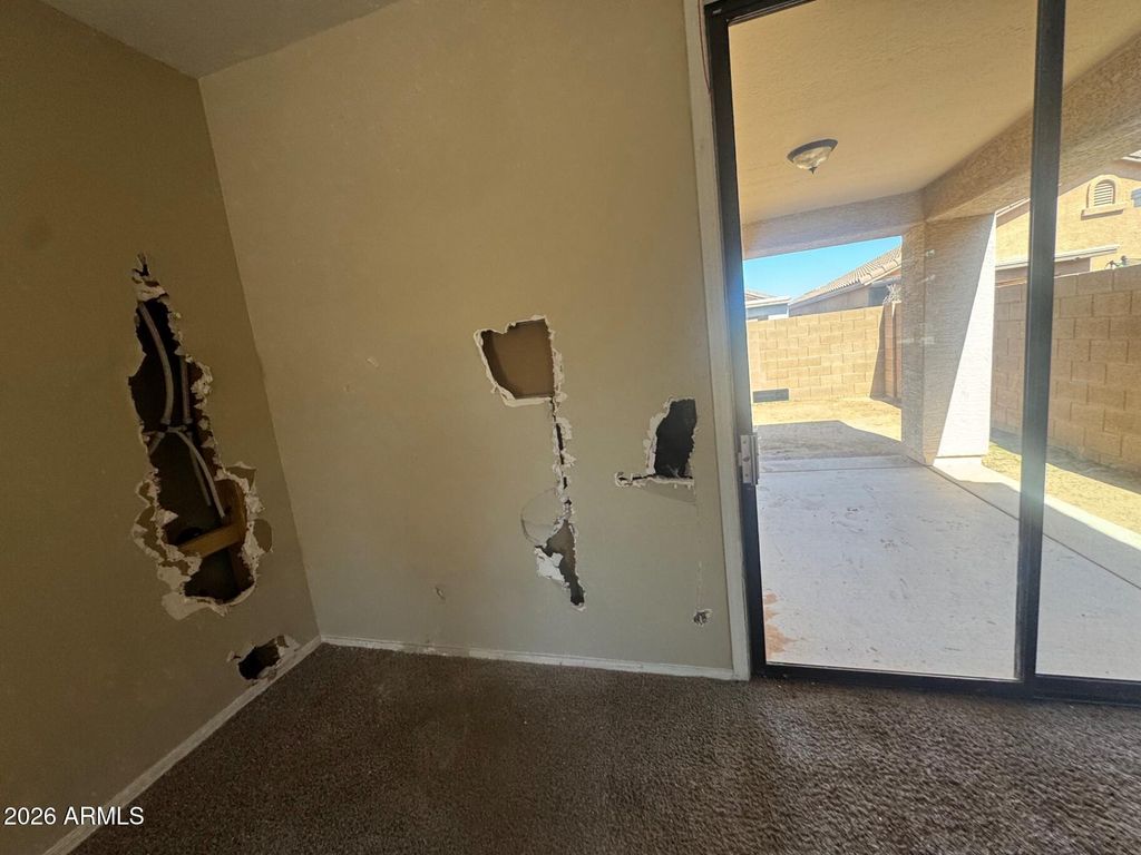922 W SAINT KATERI Avenue, Phoenix, AZ 85041 — photo 5