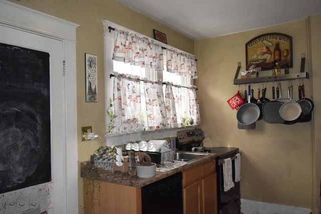 107 Grove Street, Rutland City, VT 05701