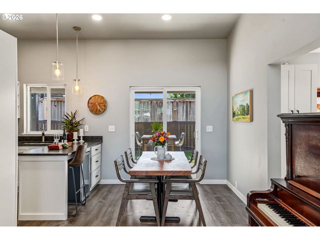 1004 36TH Ave, Albany, OR 97321