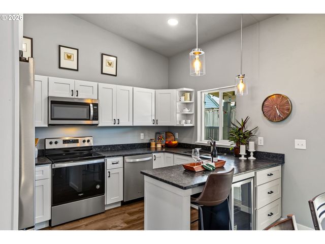 1004 36TH Ave, Albany, OR 97321