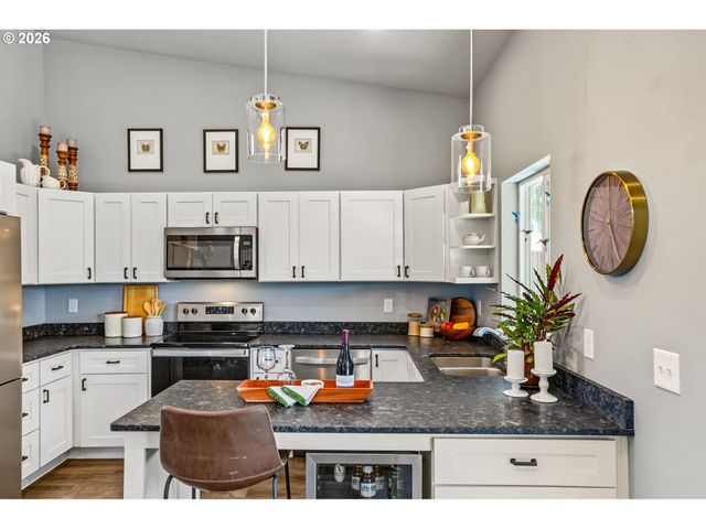 1004 36TH Ave, Albany, OR 97321