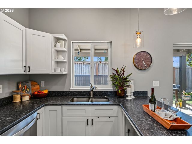 1004 36TH Ave, Albany, OR 97321