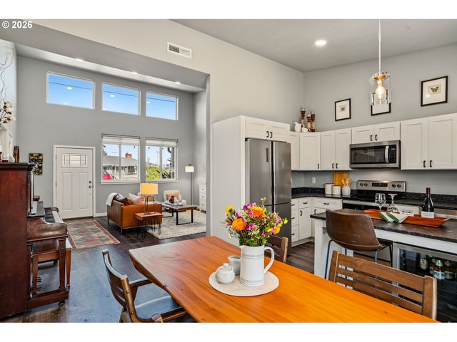 1004 36TH Ave, Albany, OR 97321