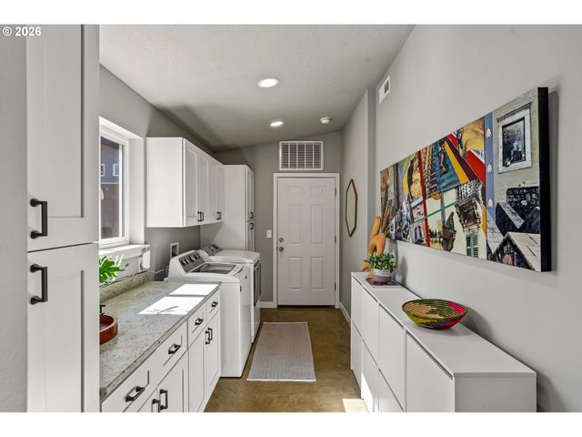 1004 36TH Ave, Albany, OR 97321