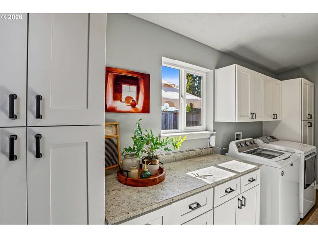 1004 36TH Ave, Albany, OR 97321