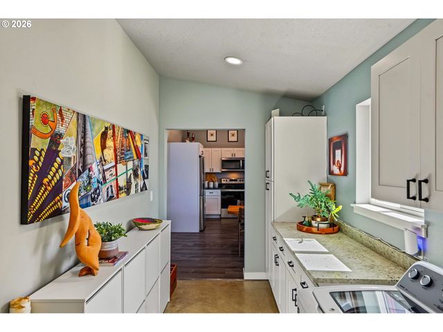1004 36TH Ave, Albany, OR 97321