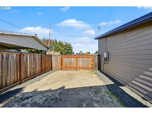 1004 36TH Ave, Albany, OR 97321