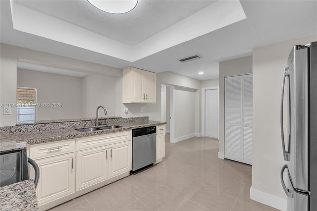 8400 NW 25th St, Sunrise, FL 33322