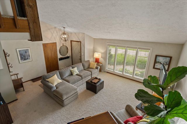 1238 Echo Drive, South Bend, IN 46614
