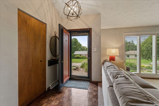 1238 Echo Drive, South Bend, IN 46614