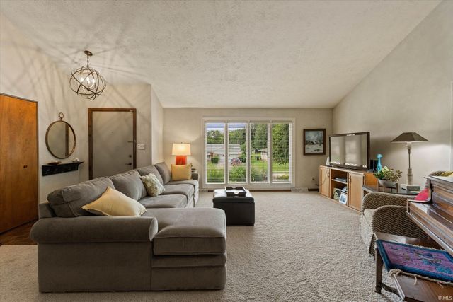 1238 Echo Drive, South Bend, IN 46614