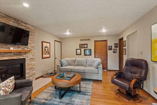 1238 Echo Drive, South Bend, IN 46614