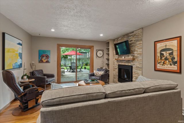 1238 Echo Drive, South Bend, IN 46614