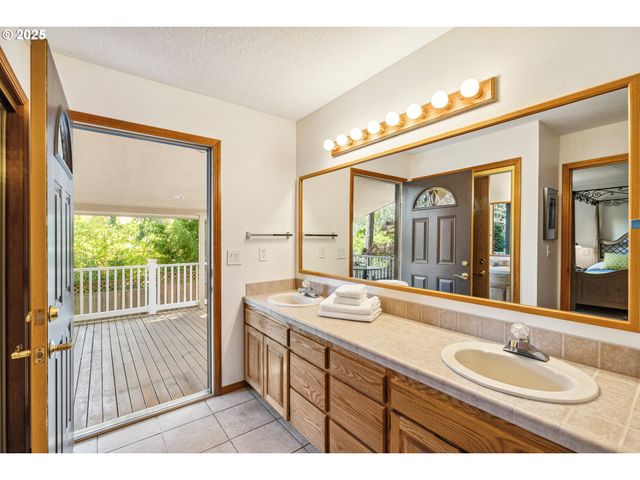 13920 Sw SECRETARIET Ln, Beaverton, OR 97008
