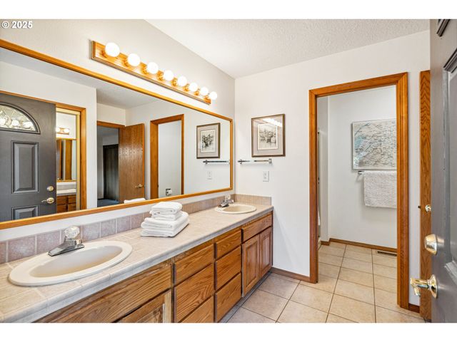 13920 Sw SECRETARIET Ln, Beaverton, OR 97008