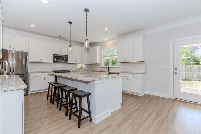 6829 Benjamin Drive, Flowery Branch, GA 30542