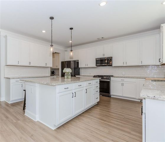 6829 Benjamin Drive, Flowery Branch, GA 30542