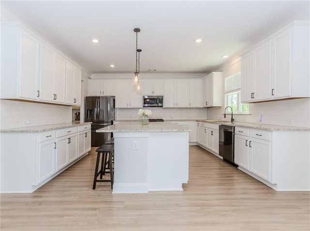 6829 Benjamin Drive, Flowery Branch, GA 30542