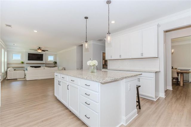 6829 Benjamin Drive, Flowery Branch, GA 30542