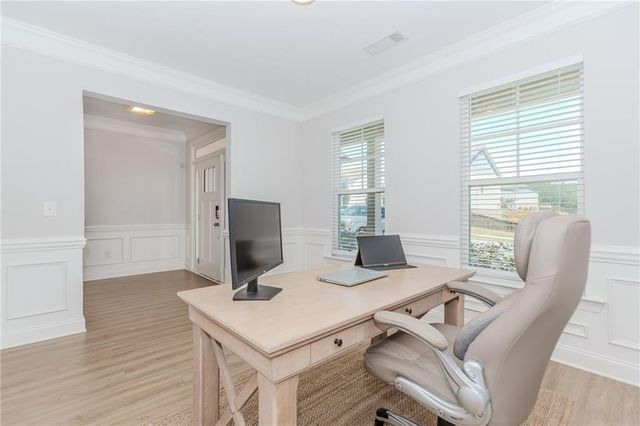 6829 Benjamin Drive, Flowery Branch, GA 30542