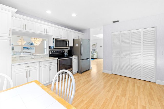 10652 Buttonwood Lake Drive, Boca Raton, FL 33498