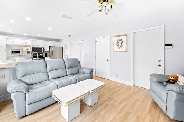 10652 Buttonwood Lake Drive, Boca Raton, FL 33498