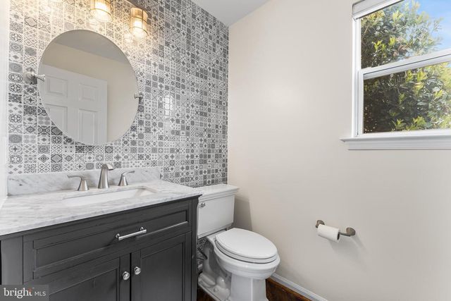 19 CHAMBORD LN, Voorhees, NJ 08043